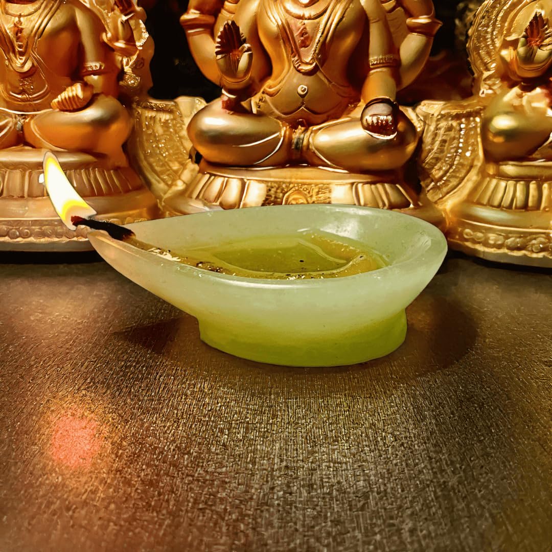 Green Aventurine Lamp – A Beacon of Prosperity, Healing, and Harmony